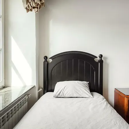 Charming In Old Town Apartman