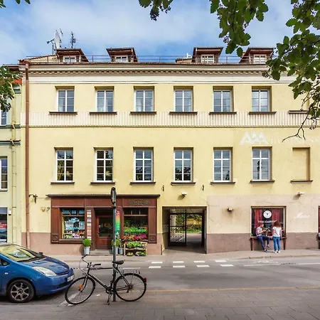 Charming In Old Town Apartman