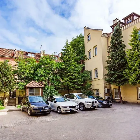 Charming In Old Town Apartman